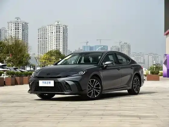 Camry 2026 2.0L Гибрид Лучезарный Передний привод