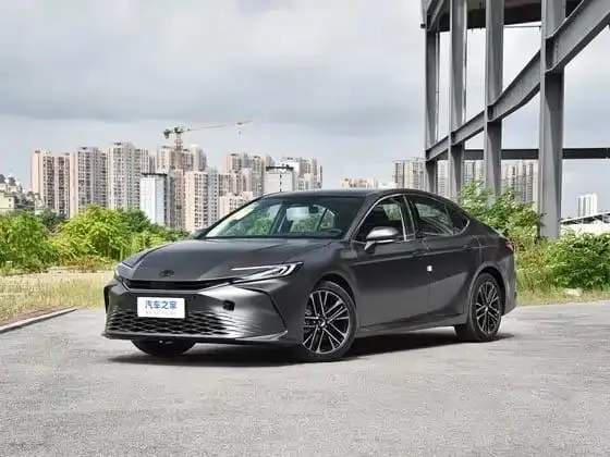 Camry 2026 2.0L Гибрид Лучезарный Передний привод