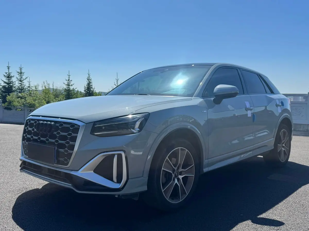 Audi Q2L 2022 модельного года, 35 TFSI, комплектация «Спортивная», экологический класс China VI