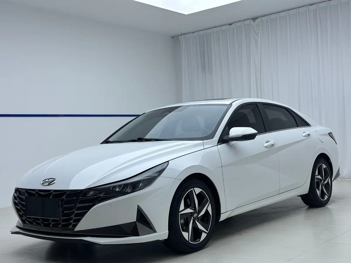Hyundai Elantra, 2021 модельного года, 1.5L CVT LUX, комплектация «Люкс»