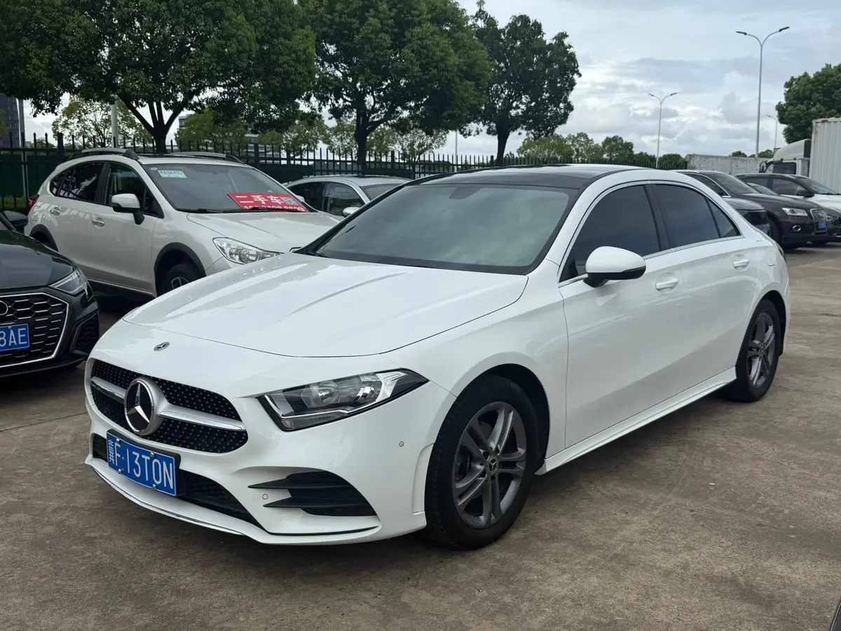 Mercedes-Benz A 180 L, 2022 модельного года, спортивный седан