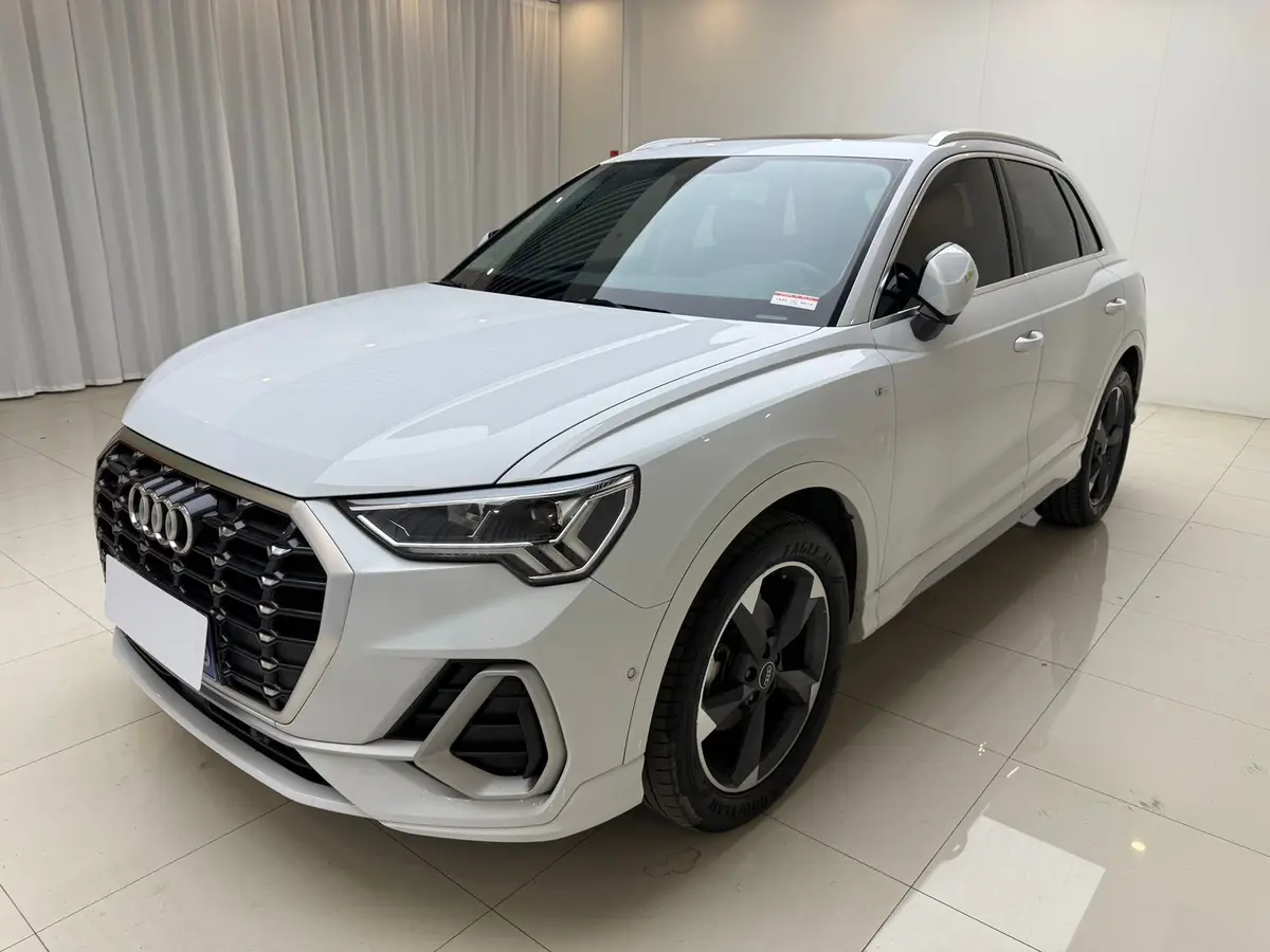 Audi Q3 2022 модельного года, 35 TFSI, комплектация «Спортивная»