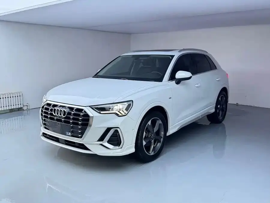 Audi Q3 2022 35 TFSI Dynamic Fashion 1.4T АКПП Передний привод
