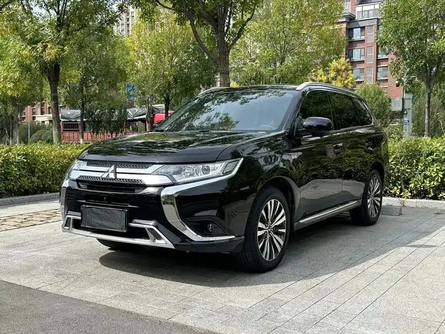Mitsubishi Outlander, 2021 модельный год, рестайлинг, комплектация Changxing, 5 мест, 2.0L, CVT, автоматическая КПП, передний привод