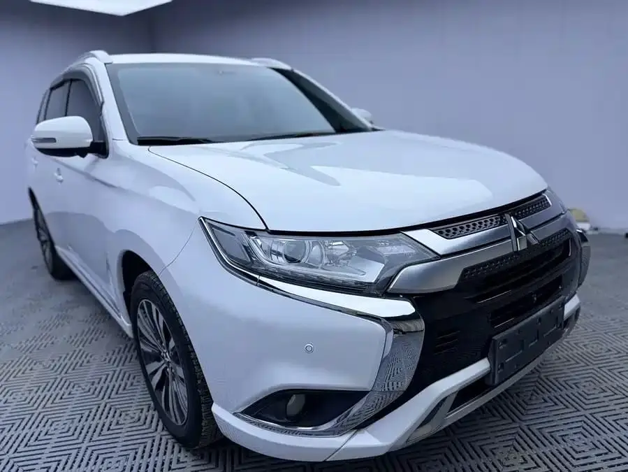 Mitsubishi Outlander, 2021 модельный год, рестайлинг, комплектация Changxiang, 7 мест, 2.0L, CVT, автоматическая КПП, передний привод