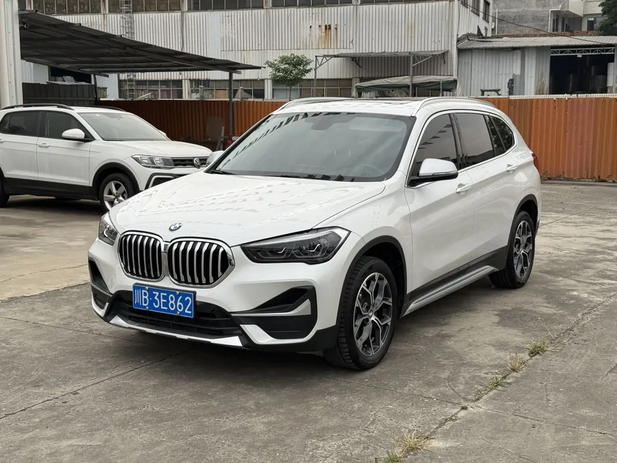 BMW X1, 2022 модельный год, комплектация Shishang, 2.0T, DCT (роботизированная КПП с двойным сцеплением), передний привод