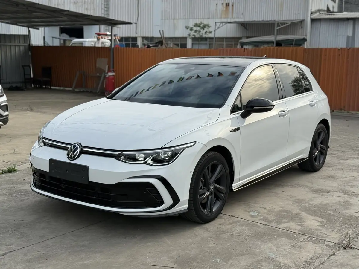 Volkswagen Golf, 2021 модельный год, комплектация R-Line, 1.4T, DCT (роботизированная КПП с двойным сцеплением), передний привод