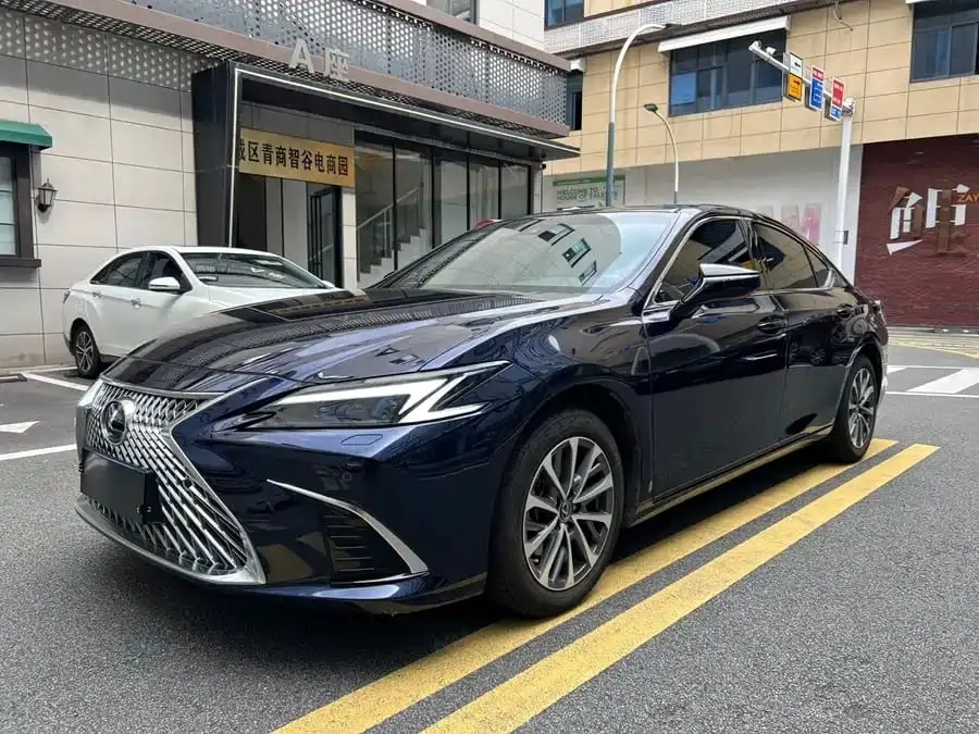 Lexus ES, 2025 модельный год, 200 Zhenxiang, 2.0L (173 л.с.), автоматическая, передний привод