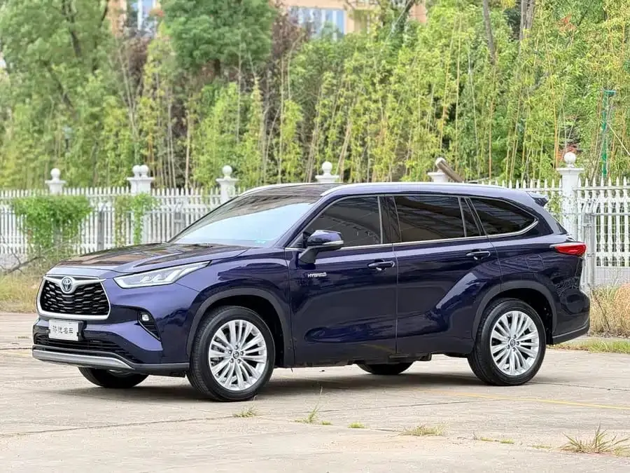 Toyota Highlander, 2022 модельный год, гибрид 2.5L (192 л.с.), автоматическая, полный привод, 7 мест