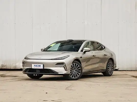Geely Galaxy Синъяо 8 2026 225km EM-i Юаньханцзя Синхэ