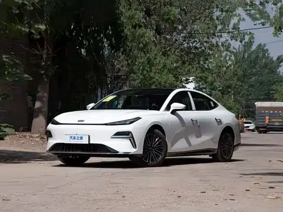 Geely Galaxy Синъяо 8 2025 130km EM-i Цзуньсян