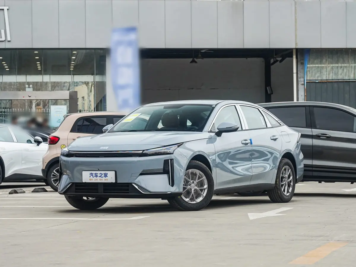 Geely Galaxy L6 2025 EM-i 60km Цихан