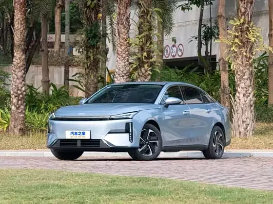 Geely Galaxy L6 2025 EM-i 140km Звёздный корабль