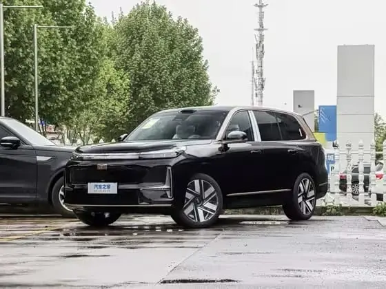 Geely Galaxy M9 2026 210km Полный привод Чёрно-золотой Чжияо
