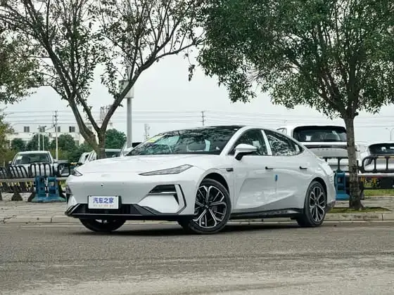 Geely Galaxy E8 2025 610km Исследователь+