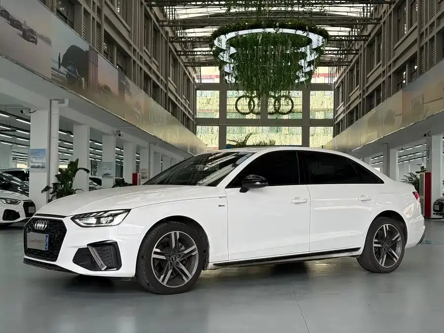 Audi A4L 2022, 2.0T (190 л.с.), передний привод