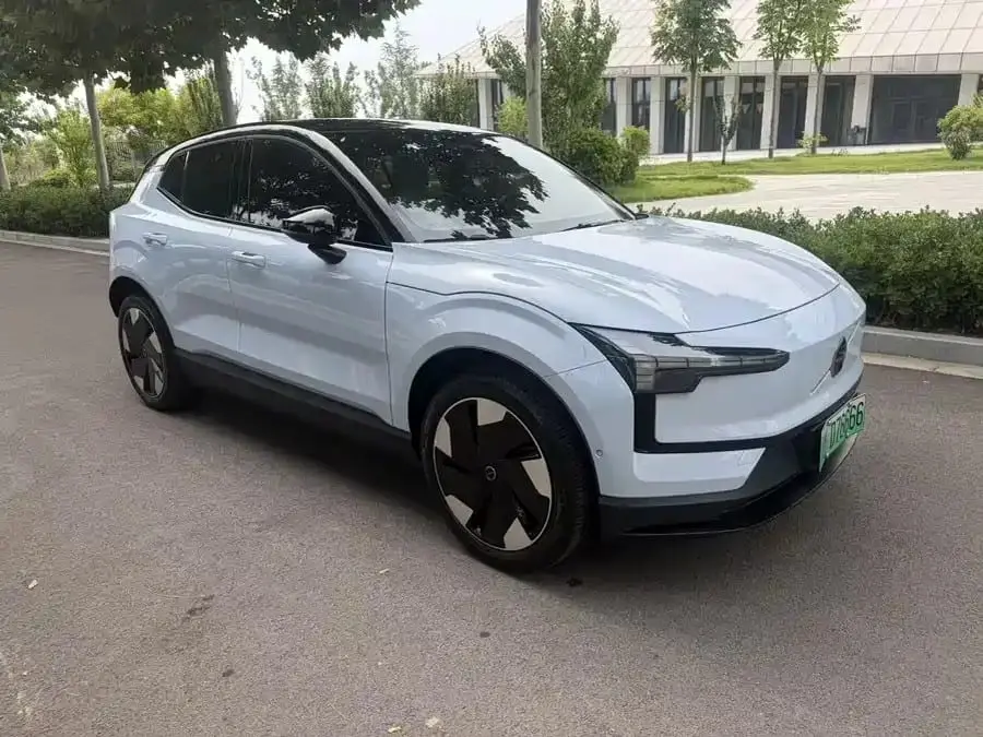 Volvo EX30 2025, EV, 272 л.с., задний привод
