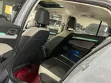 Volkswagen Golf 2023 модельного года, 280 Pro, с опциональными электроприводом сидений, памятью сидений, контурной подсветкой салона 3