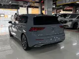 Volkswagen Golf 2023 модельного года, 280 Pro, с опциональными электроприводом сидений, памятью сидений, контурной подсветкой салона 8