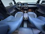 Mercedes-Benz A 180, 2022 модельного года, спортивный седан 17