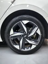Hyundai Elantra, 2022 модельного года, 1.5L, CVT, комплектация «LUX (Премиум)», экологический стандарт China VI 12