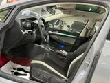 Volkswagen Golf 2023 модельного года, 280 Pro, с опциональными электроприводом сидений, памятью сидений, контурной подсветкой салона 2