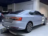 Skoda Superb 2022 TSI280 DSG Prestige Edition 1.4T АКПП Передний привод 6