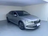 Skoda Superb 2023 Рестайлинг TSI280 DSG Prestige Edition 1.4T АКПП Передний привод 2