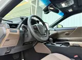 Lexus ES, 2025 модельный год, 200 Zhenxiang, 2.0L (173 л.с.), автоматическая, передний привод 9