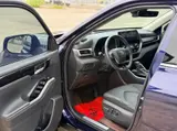 Toyota Highlander, 2022 модельный год, гибрид 2.5L (192 л.с.), автоматическая, полный привод, 7 мест 8