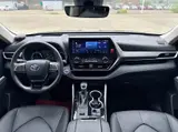 Toyota Highlander, 2022 модельный год, гибрид 2.5L (192 л.с.), автоматическая, полный привод, 7 мест 12