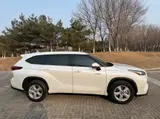 Toyota Highlander, 2024 модельный год, интеллектуальный гибрид 2.5L (189 л.с.), автоматическая, передний привод, 5 мест 4