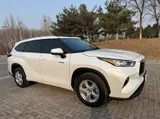 Toyota Highlander, 2024 модельный год, интеллектуальный гибрид 2.5L (189 л.с.), автоматическая, передний привод, 5 мест 2