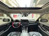 Toyota Highlander, 2023 модельный год, интеллектуальный гибрид 2.5L (189 л.с.), автоматическая, полный привод, 7 мест 9