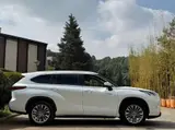 Toyota Highlander, 2022 модельный год, гибрид 2.5L (192 л.с.), автоматическая, полный привод, 7 мест 4