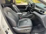 Toyota Highlander, 2022 модельный год, гибрид 2.5L (192 л.с.), автоматическая, полный привод, 7 мест 9