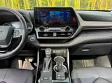 Toyota Highlander, 2022 модельный год, гибрид 2.5L (192 л.с.), автоматическая, полный привод, 7 мест 12