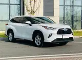 Toyota Highlander, 2023 модельный год, интеллектуальный гибрид 2.5L (189 л.с.), автоматическая, полный привод, 7 мест 2