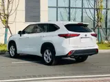 Toyota Highlander, 2023 модельный год, интеллектуальный гибрид 2.5L (189 л.с.), автоматическая, полный привод, 7 мест 7