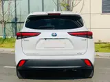 Toyota Highlander, 2023 модельный год, интеллектуальный гибрид 2.5L (189 л.с.), автоматическая, полный привод, 7 мест 9