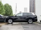 Geely Galaxy M9 2026 210km Полный привод Чёрно-золотой Чжияо 2