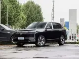 Geely Galaxy M9 2026 210km Полный привод Чёрно-золотой Чжияо 1