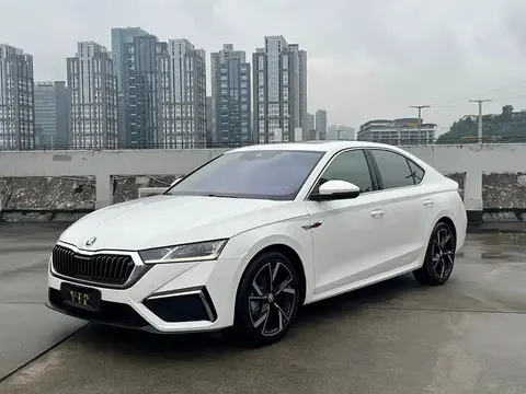 Skoda Octavia PRO 2022 TSI280 Luxury Edition 1.4T АКПП Передний привод