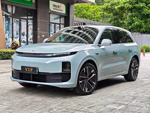 Li Auto L6 2025, гибрид (EREV) (154 л.с.), полный привод