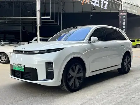 Li Auto L8 2026, гибрид (EREV) (156 л.с.), полный привод
